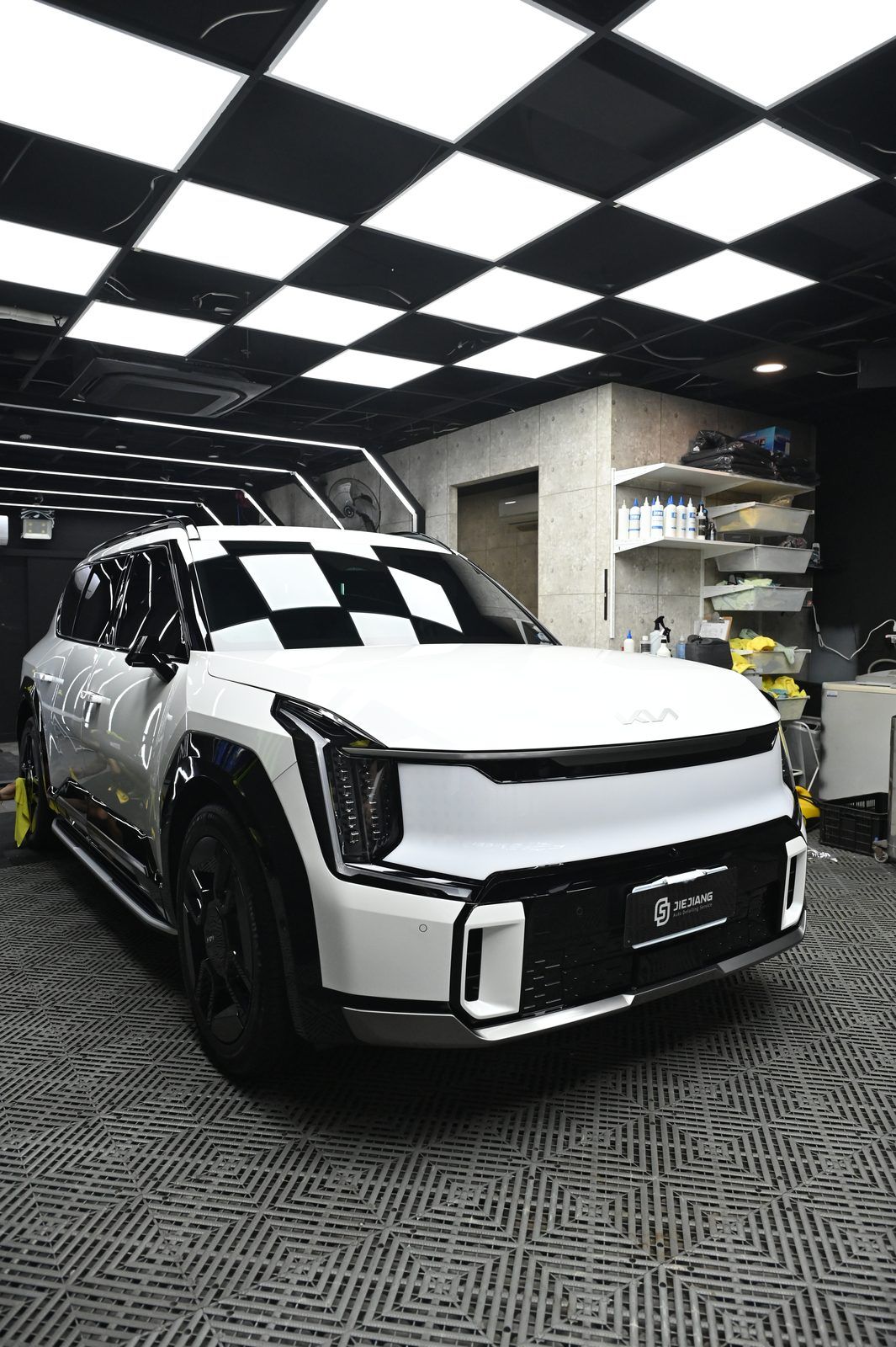 Kia EV9 漆面鍍膜完工與細節實拍 第 3 張（共 7 張）——捷匠北投店施工實錄