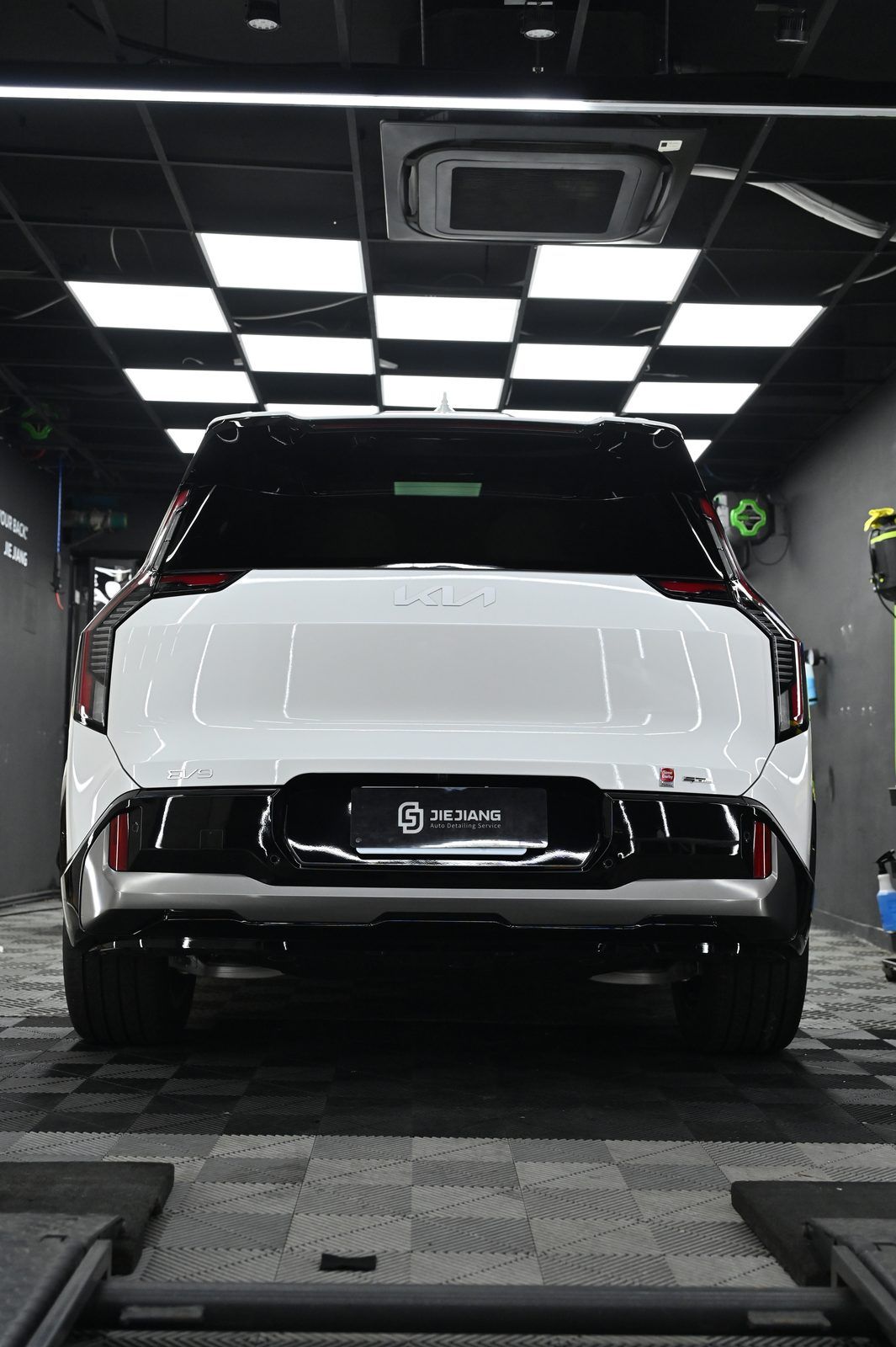 Kia EV9 漆面鍍膜完工與細節實拍 第 6 張（共 7 張）——捷匠北投店施工實錄