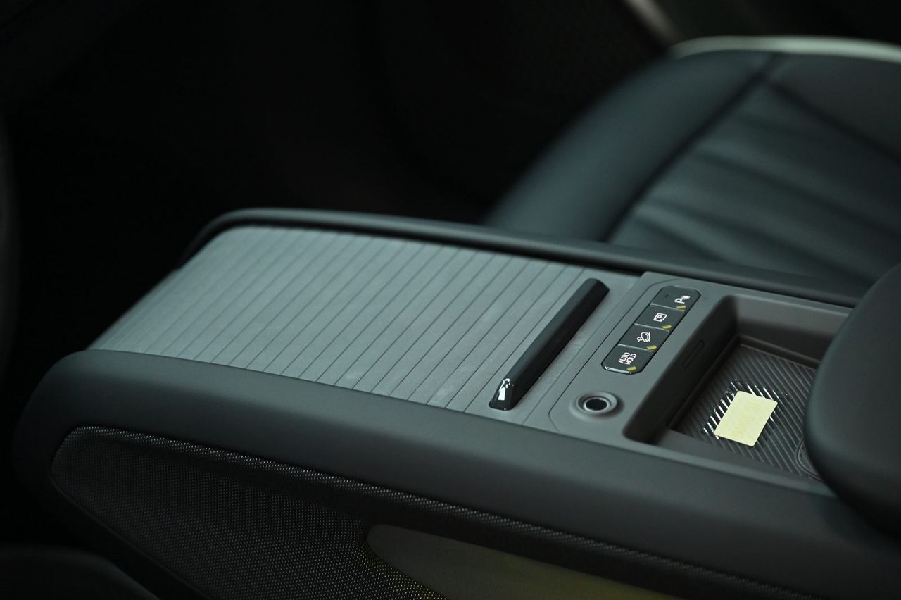 Kia EV9 漆面鍍膜完工與細節實拍 第 7 張（共 7 張）——捷匠北投店施工實錄