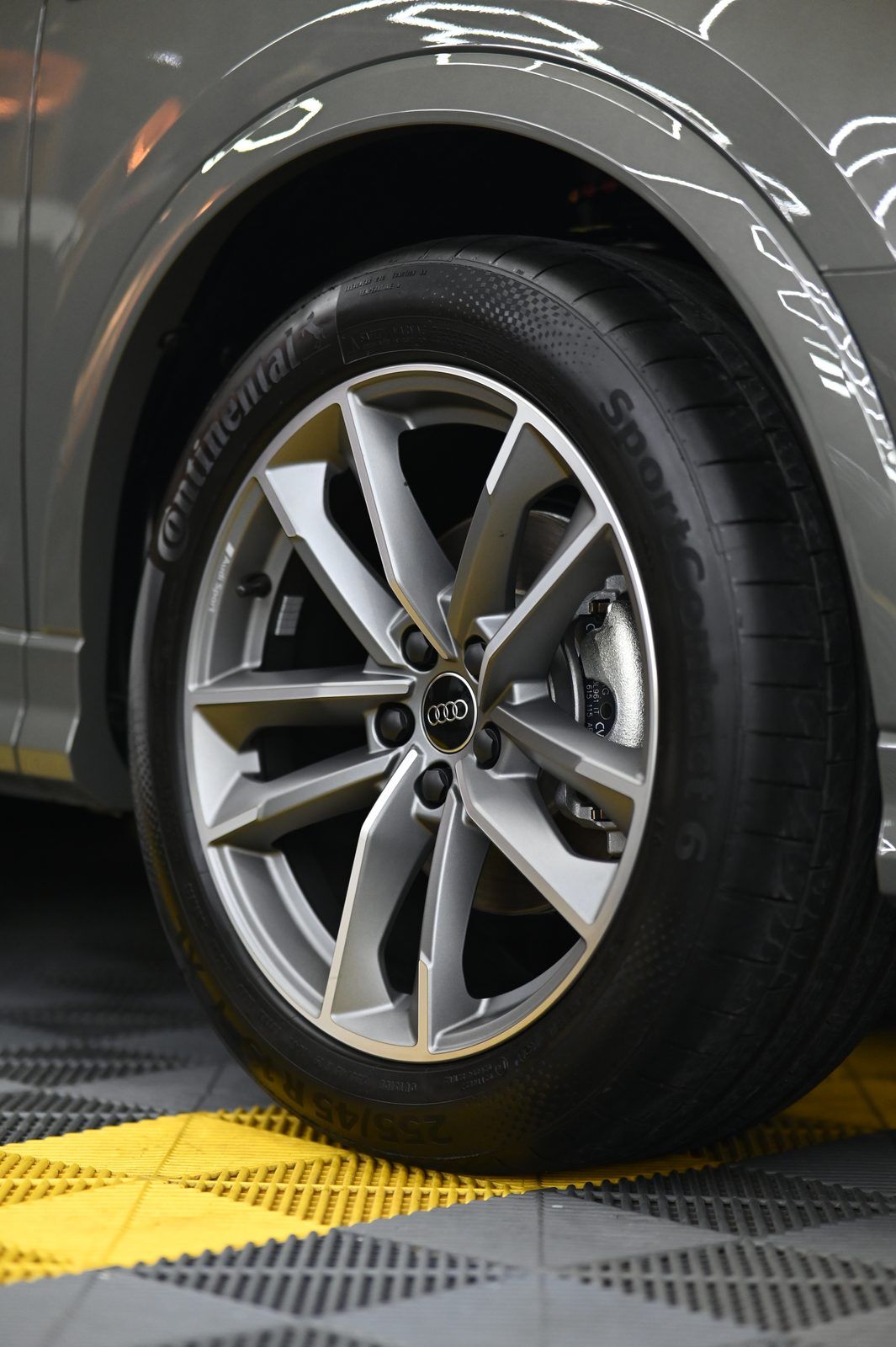 Audi Q3 Sportback 漆面鍍膜完工與細節實拍 第 7 張（共 7 張）——捷匠淡水旗艦店施工實錄