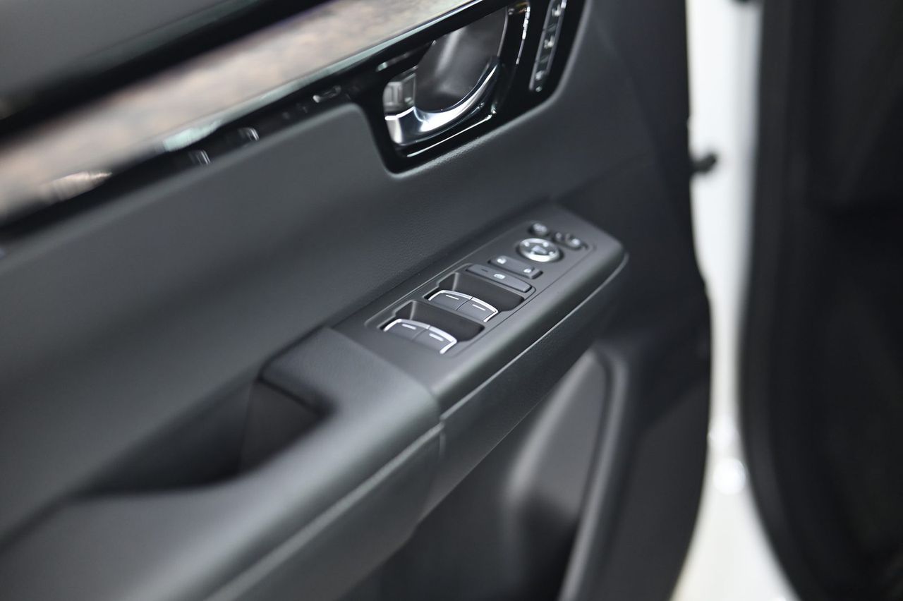 Honda CR-V 漆面鍍膜完工與細節實拍 第 3 張（共 7 張）——捷匠淡水旗艦店施工實錄