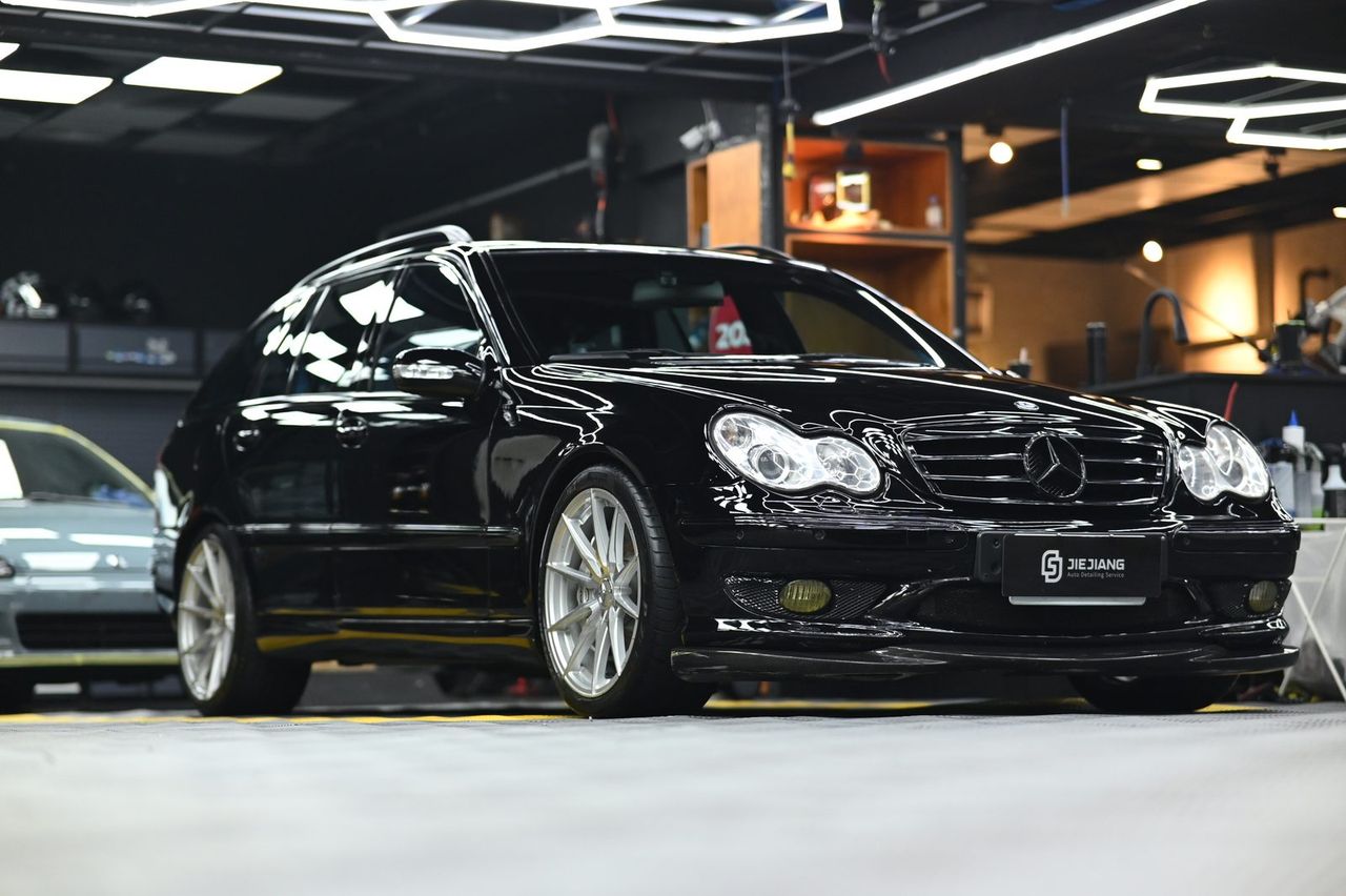 Mercedes-Benz 漆面鍍膜完工與細節實拍 第 1 張（共 7 張）——捷匠淡水旗艦店施工實錄