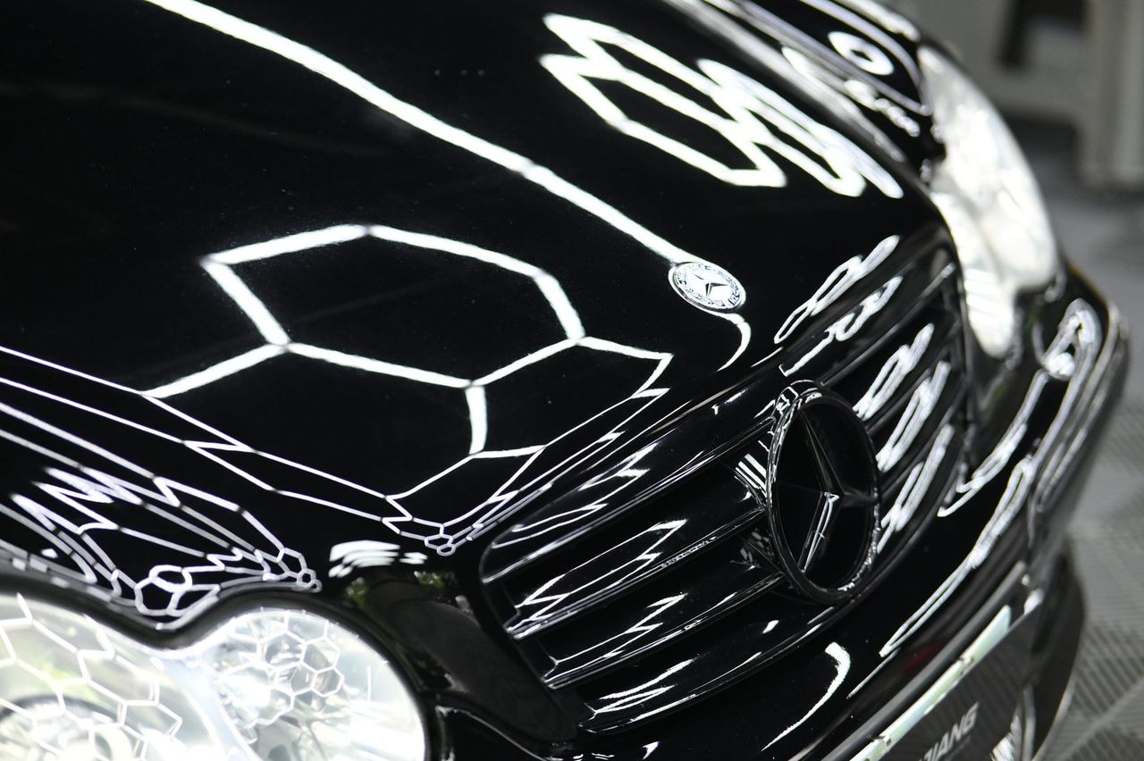Mercedes-Benz 漆面鍍膜完工與細節實拍 第 6 張（共 7 張）——捷匠淡水旗艦店施工實錄