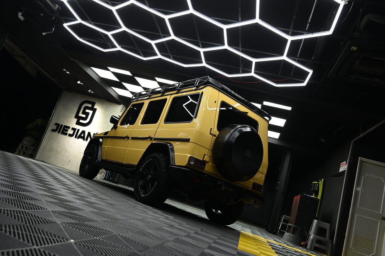 Mercedes-Benz G-Class 洗車打蠟完工與細節實拍 第 2 張（共 7 張）——捷匠淡水旗艦店施工實錄
