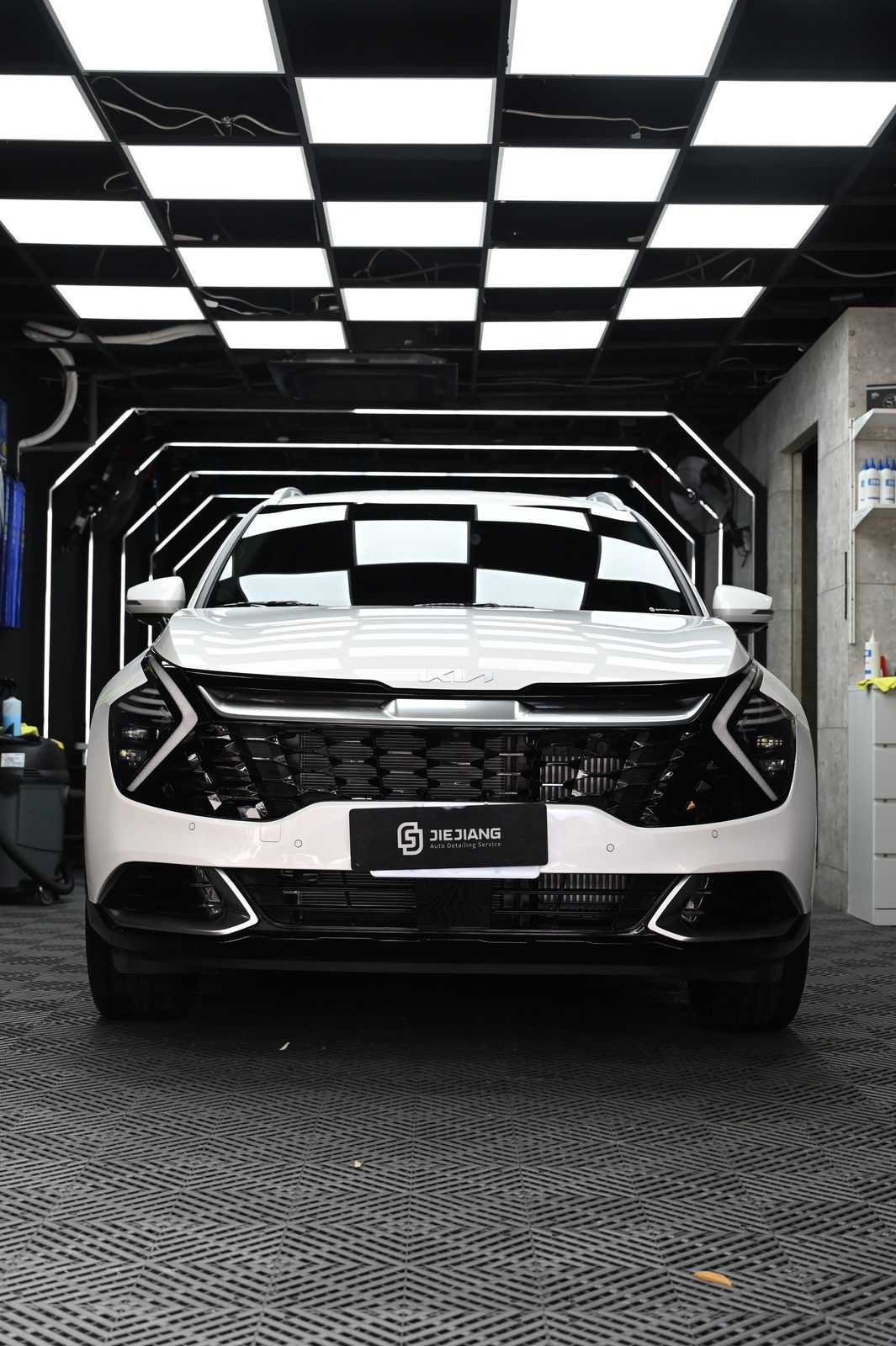 Kia Sportage 漆面鍍膜完工與細節實拍 第 2 張（共 7 張）——捷匠北投店施工實錄