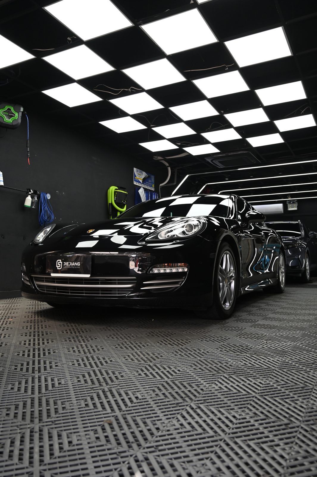 Porsche Panamera 漆面鍍膜完工與細節實拍 第 1 張（共 7 張）——捷匠北投店施工實錄