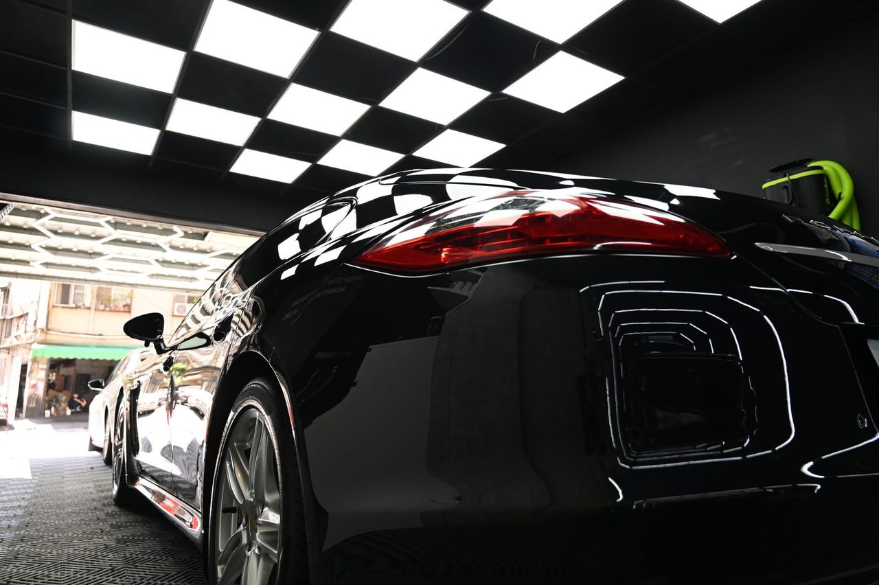 Porsche Panamera 漆面鍍膜完工與細節實拍 第 2 張（共 7 張）——捷匠北投店施工實錄