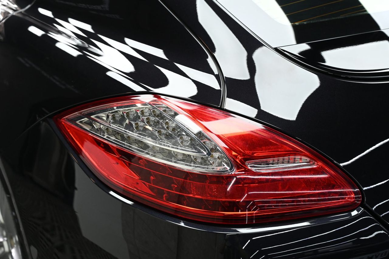 Porsche Panamera 漆面鍍膜完工與細節實拍 第 3 張（共 7 張）——捷匠北投店施工實錄