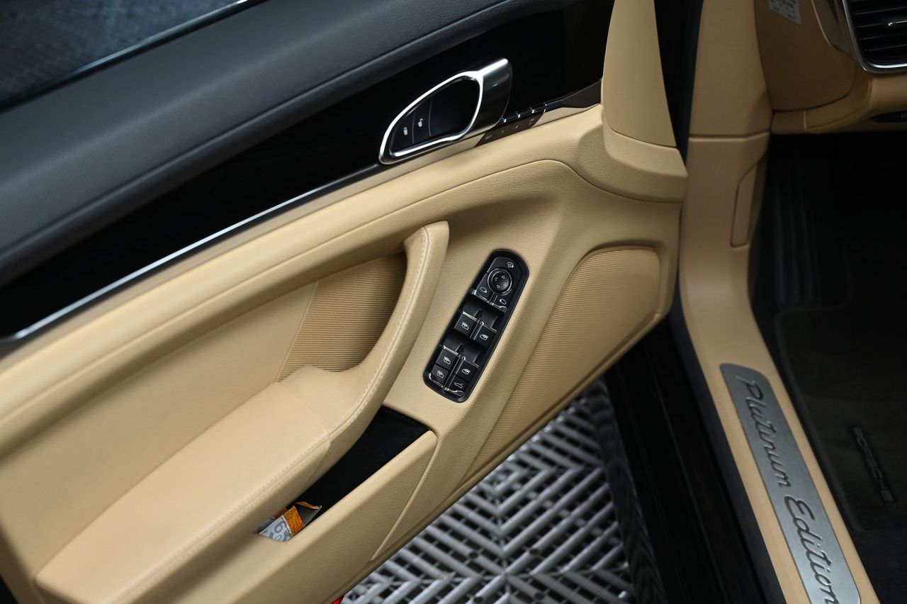 Porsche Panamera 漆面鍍膜完工與細節實拍 第 4 張（共 7 張）——捷匠北投店施工實錄