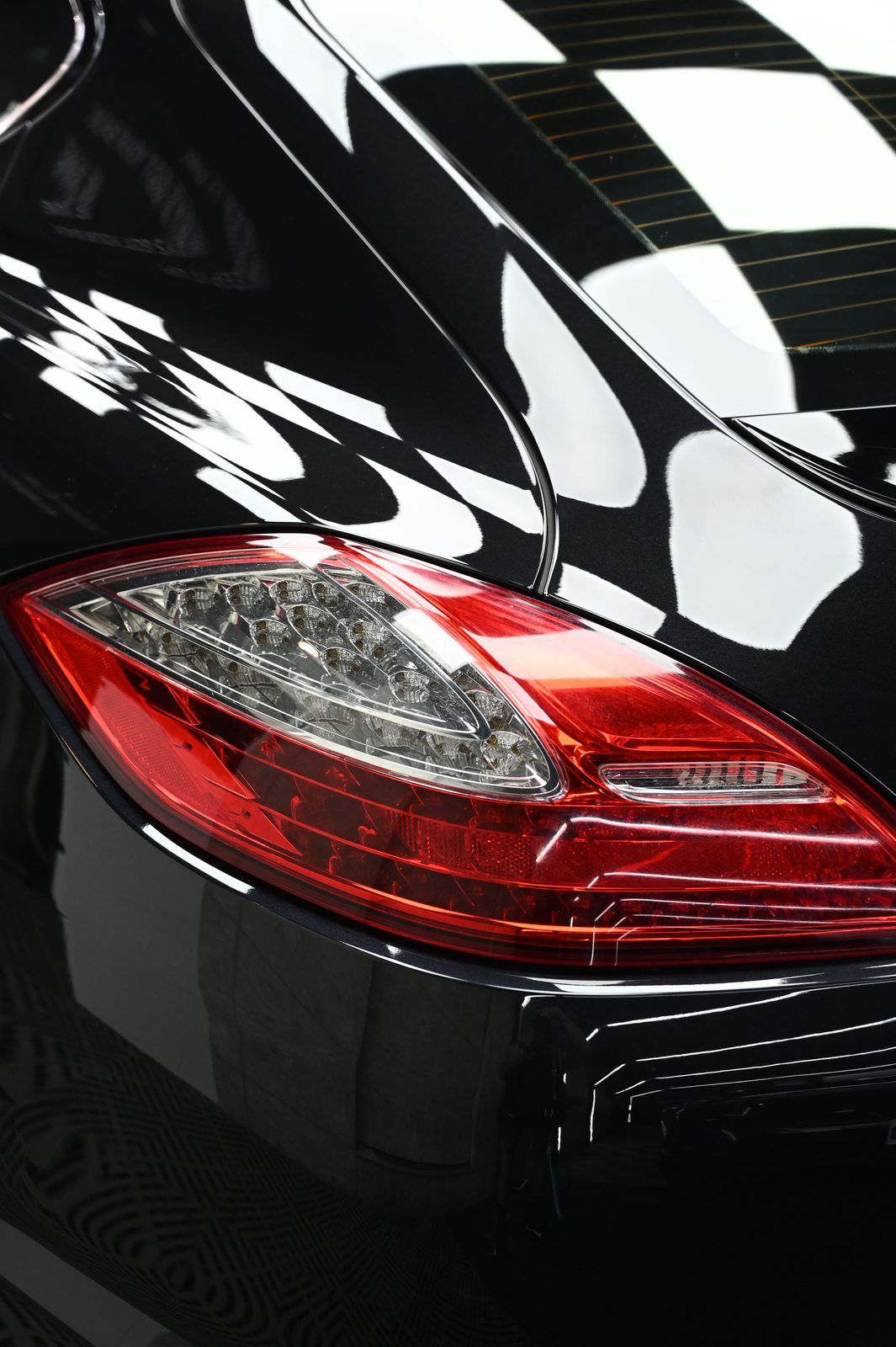 Porsche Panamera 漆面鍍膜完工與細節實拍 第 5 張（共 7 張）——捷匠北投店施工實錄