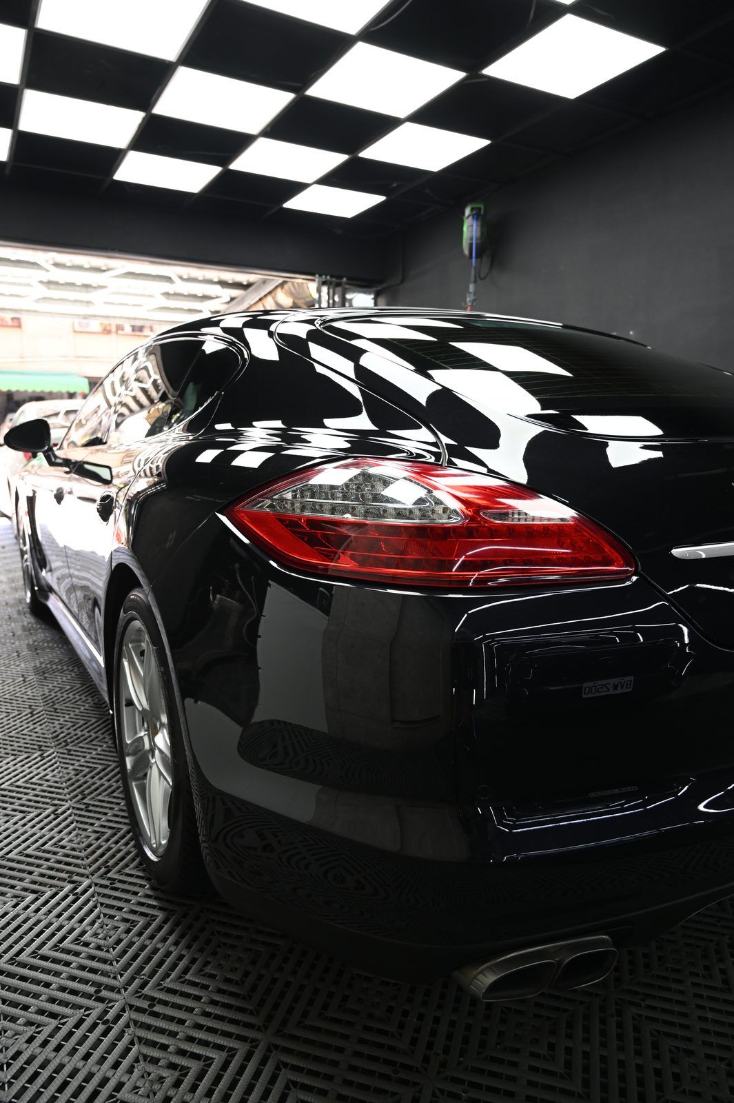 Porsche Panamera 漆面鍍膜完工與細節實拍 第 7 張（共 7 張）——捷匠北投店施工實錄
