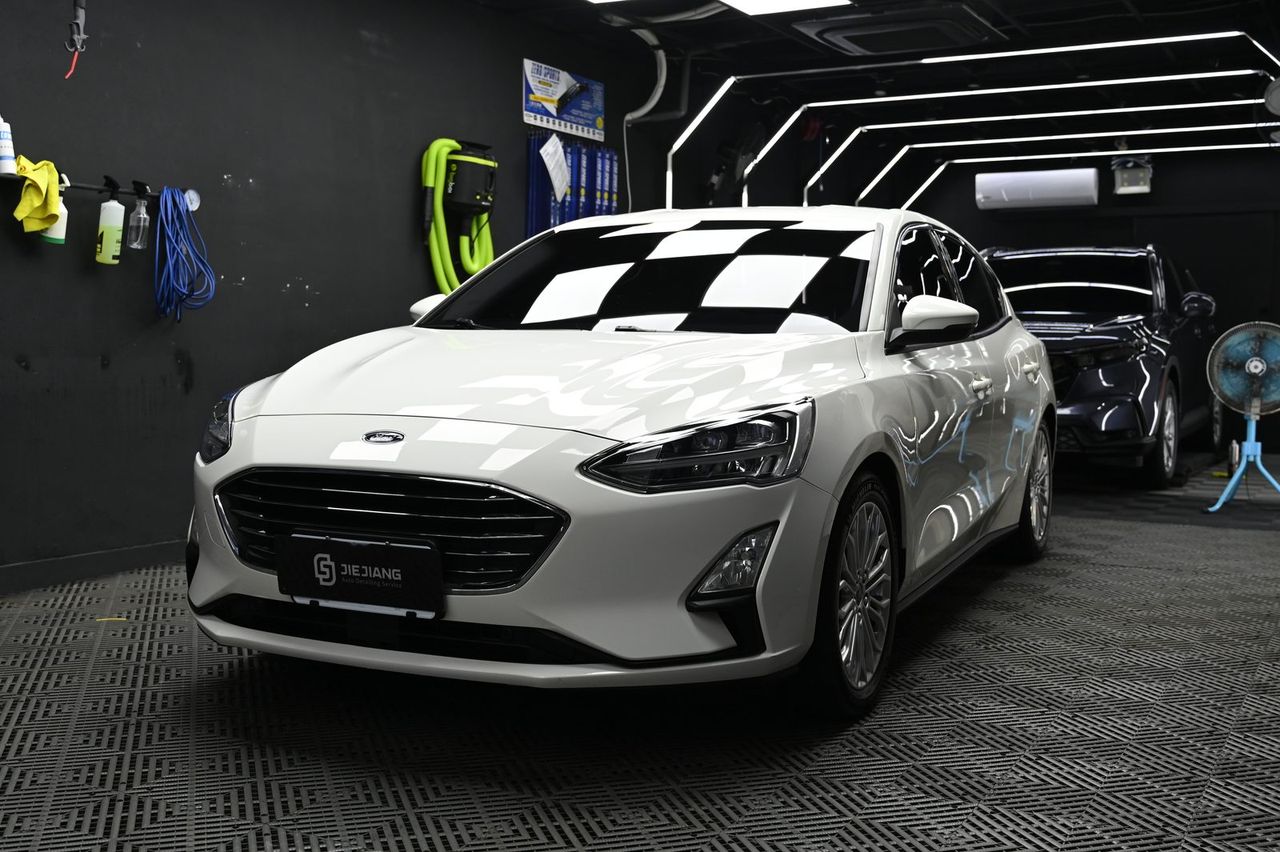 Ford Focus 漆面鍍膜完工與細節實拍 第 1 張（共 7 張）——捷匠北投店施工實錄