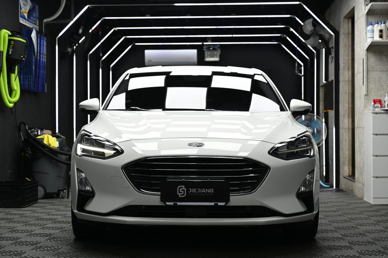 Ford Focus 漆面鍍膜完工與細節實拍 第 4 張（共 7 張）——捷匠北投店施工實錄