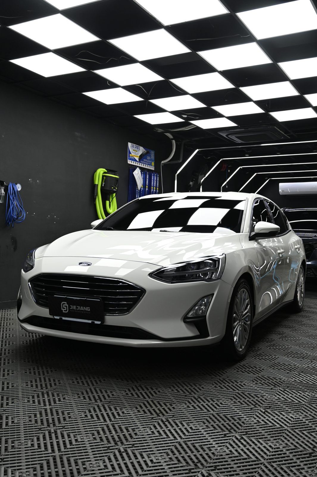 Ford Focus 漆面鍍膜完工與細節實拍 第 5 張（共 7 張）——捷匠北投店施工實錄