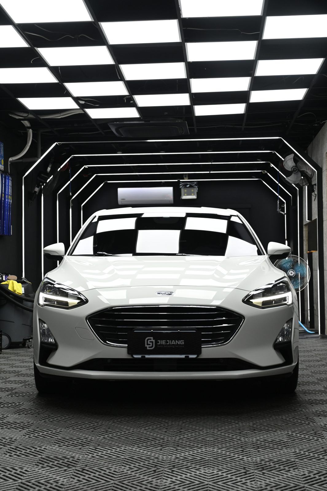 Ford Focus 漆面鍍膜完工與細節實拍 第 6 張（共 7 張）——捷匠北投店施工實錄
