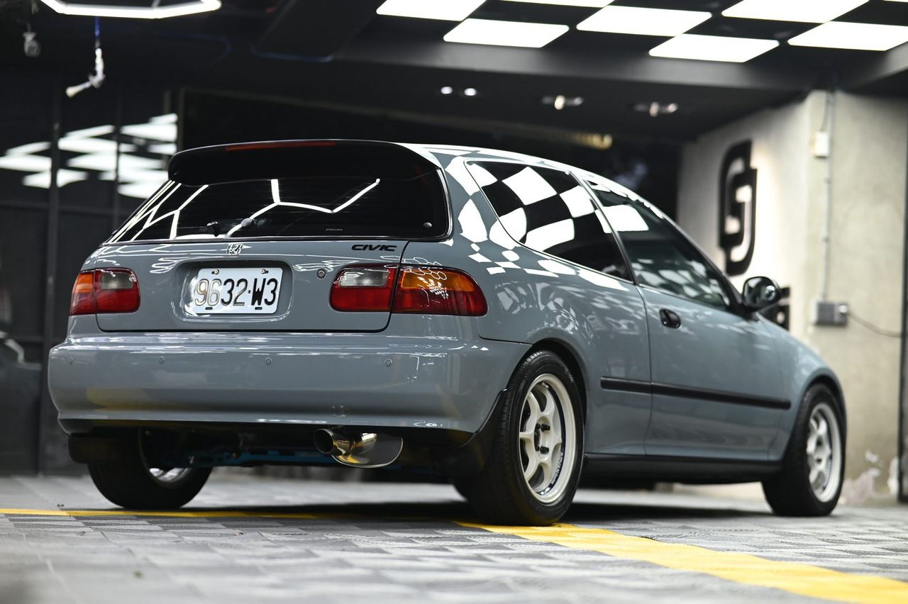 Honda Civic 拋光與鍍膜完工與細節實拍 第 4 張（共 7 張）——捷匠淡水旗艦店施工實錄