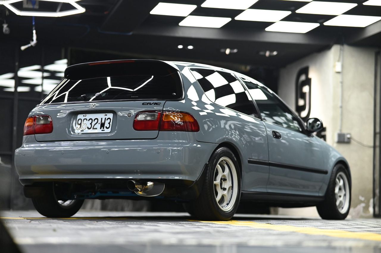 Honda Civic 拋光與鍍膜完工與細節實拍 第 5 張（共 7 張）——捷匠淡水旗艦店施工實錄