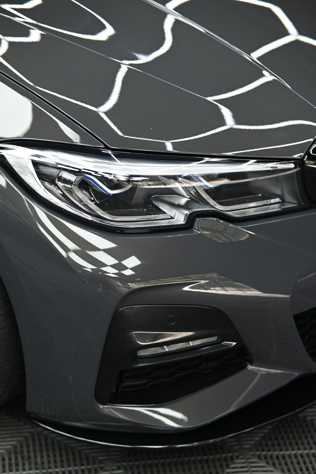 BMW 330i 漆面鍍膜完工與細節實拍 第 2 張（共 7 張）——捷匠淡水旗艦店施工實錄