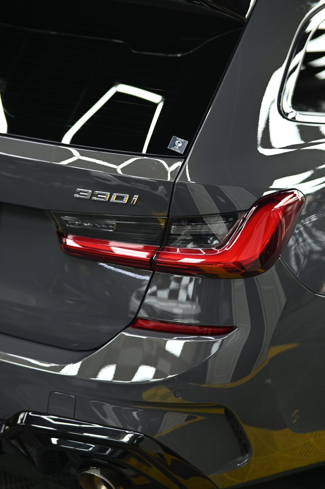 BMW 330i 漆面鍍膜完工與細節實拍 第 6 張（共 7 張）——捷匠淡水旗艦店施工實錄