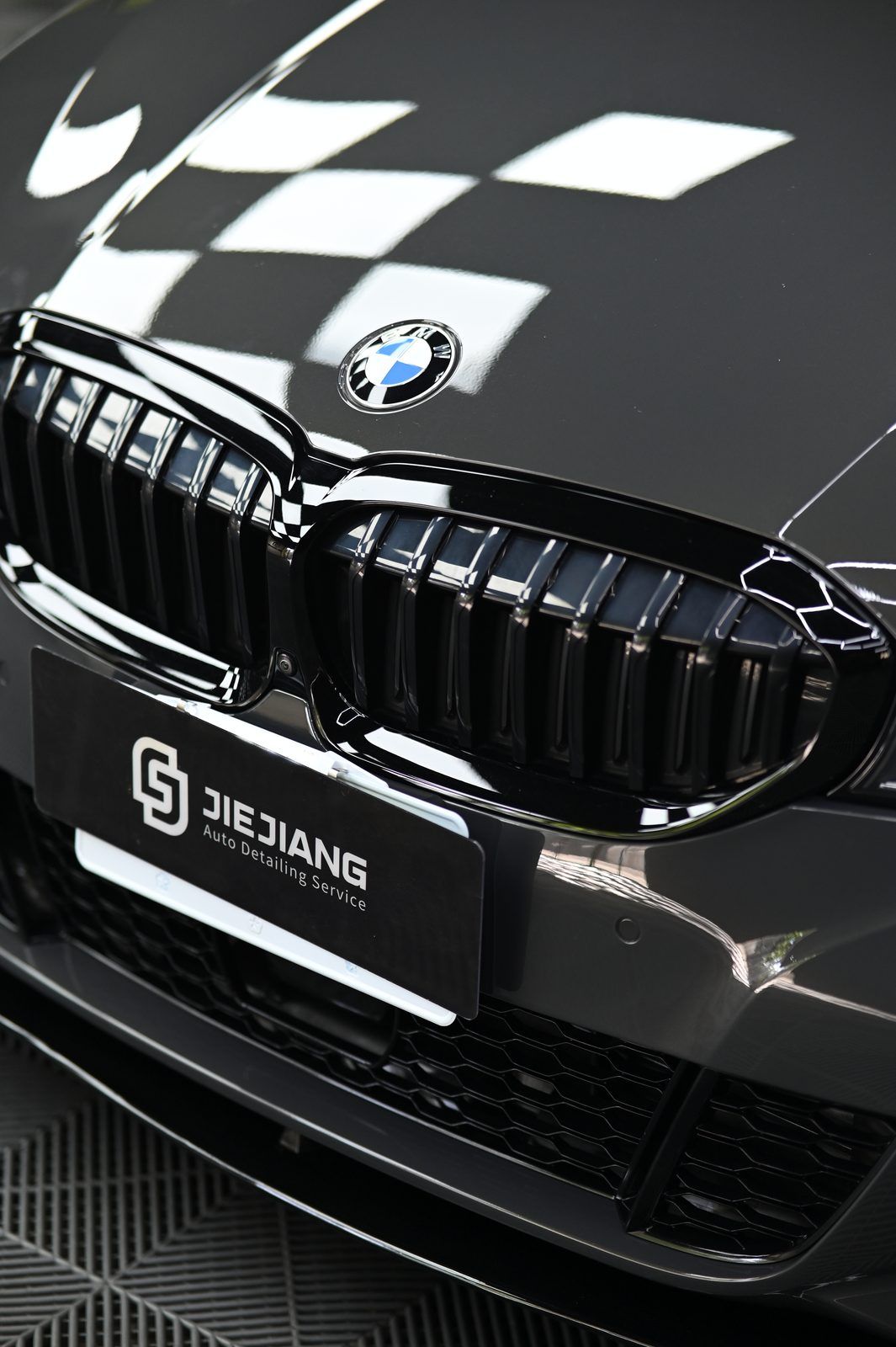 BMW 330i 漆面鍍膜完工與細節實拍 第 7 張（共 7 張）——捷匠淡水旗艦店施工實錄