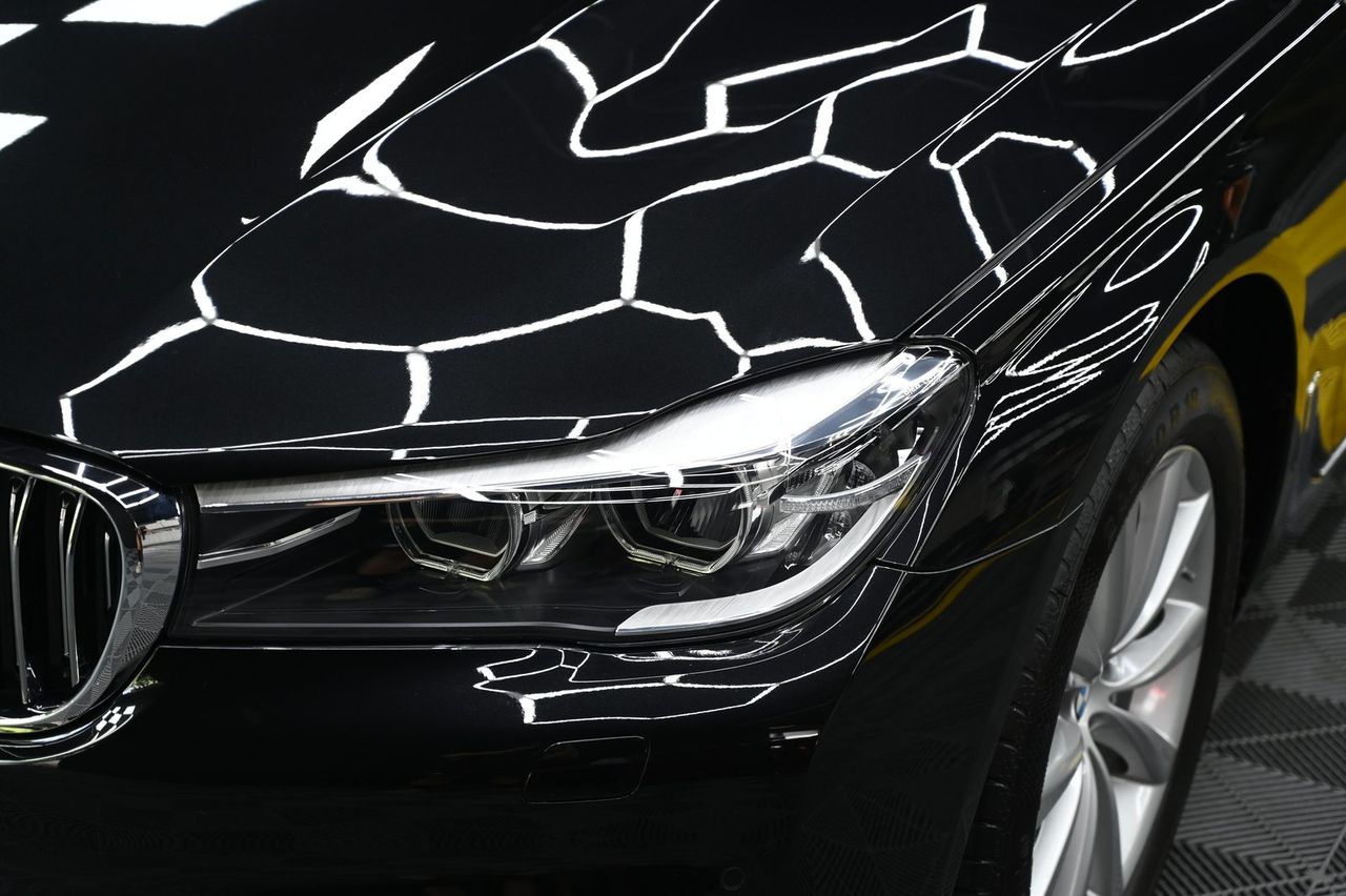 BMW 7 Series 漆面鍍膜完工與細節實拍 第 3 張（共 7 張）——捷匠淡水旗艦店施工實錄