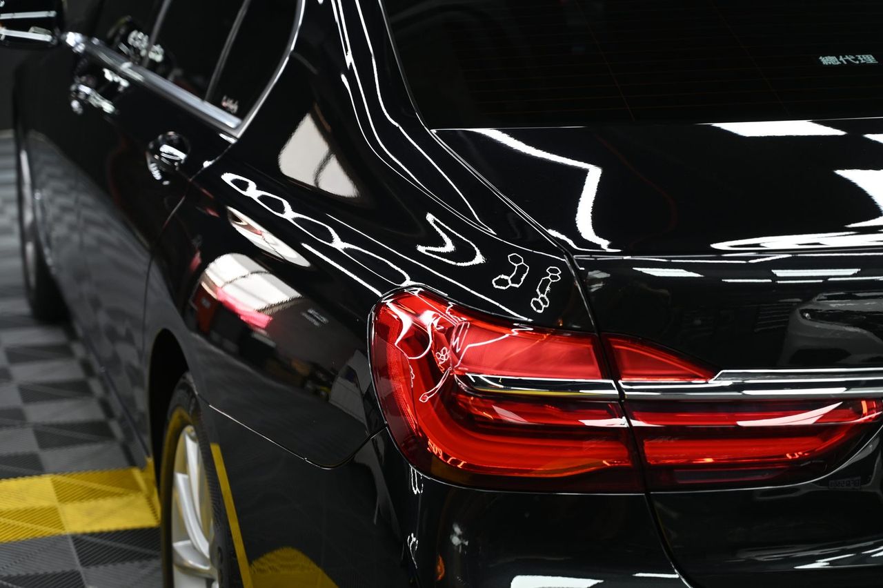 BMW 7 Series 漆面鍍膜完工與細節實拍 第 5 張（共 7 張）——捷匠淡水旗艦店施工實錄