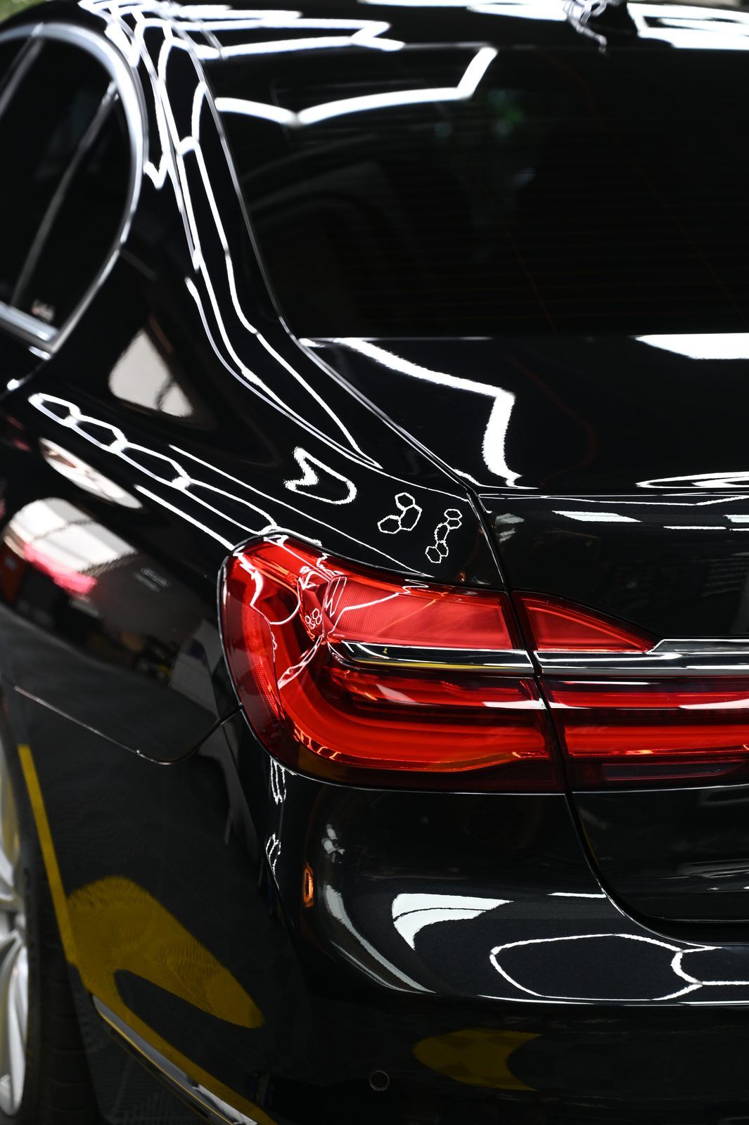 BMW 7 Series 漆面鍍膜完工與細節實拍 第 6 張（共 7 張）——捷匠淡水旗艦店施工實錄