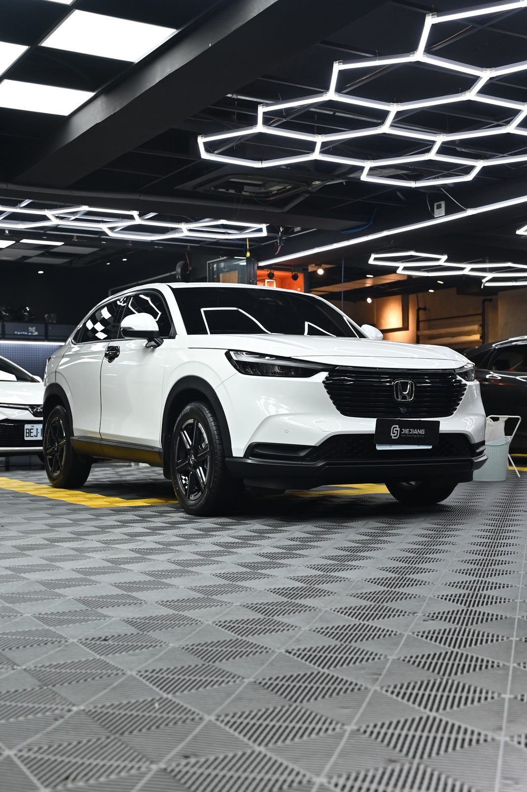 Honda HR-V 拋光與鍍膜完工與細節實拍 第 1 張（共 7 張）——捷匠施工實錄