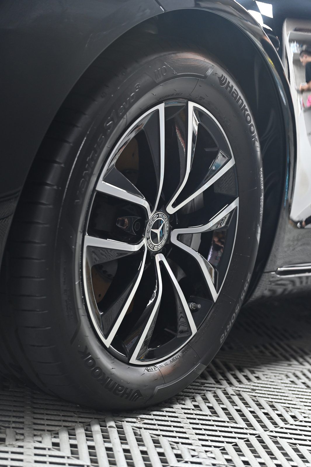 Mercedes-Benz S450 漆面鍍膜完工與細節實拍 第 3 張（共 7 張）——捷匠北投店施工實錄
