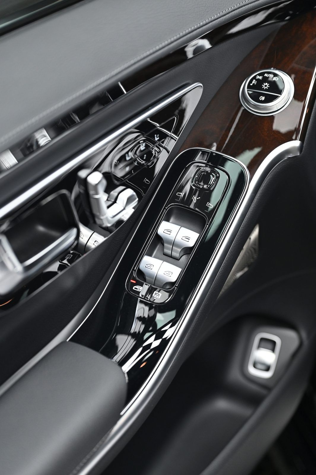 Mercedes-Benz S450 漆面鍍膜完工與細節實拍 第 6 張（共 7 張）——捷匠北投店施工實錄