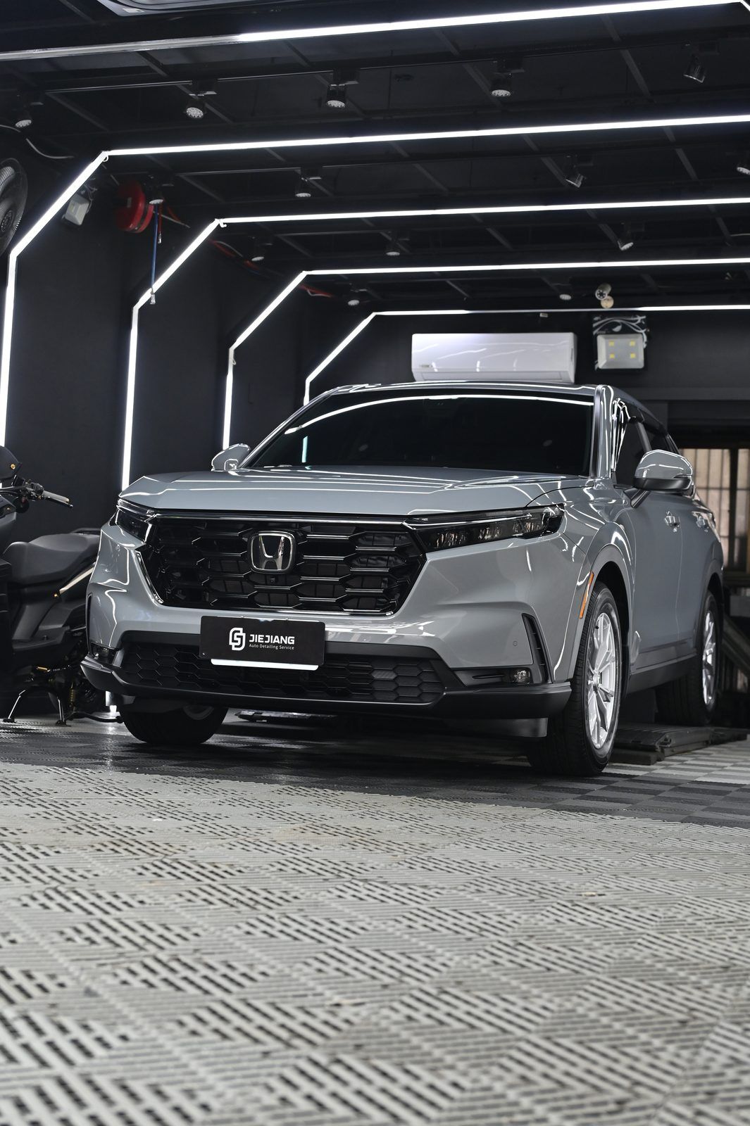 Honda CR-V 漆面鍍膜完工與細節實拍 第 4 張（共 7 張）——捷匠北投店施工實錄