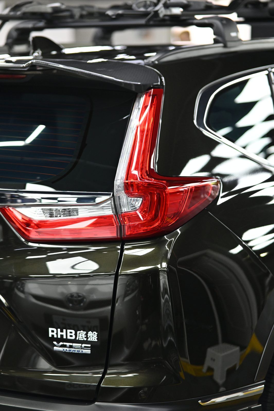 Honda CR-V 漆面鍍膜完工與細節實拍 第 4 張（共 7 張）——捷匠淡水旗艦店施工實錄