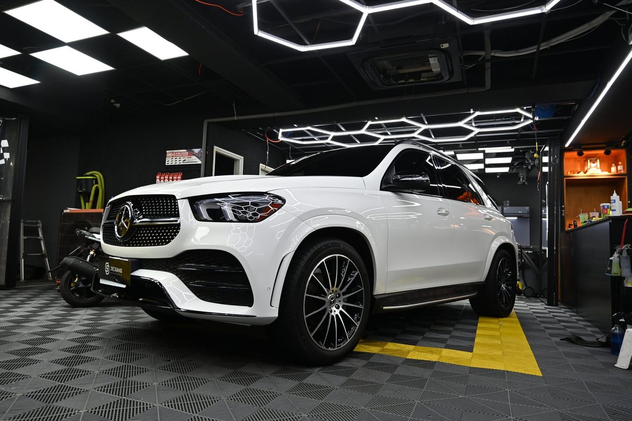 Mercedes-Benz GLE 350 漆面鍍膜完工與細節實拍 第 1 張（共 7 張）——捷匠淡水旗艦店施工實錄