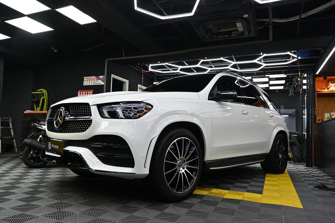 Mercedes-Benz GLE 350 漆面鍍膜完工與細節實拍 第 2 張（共 7 張）——捷匠淡水旗艦店施工實錄