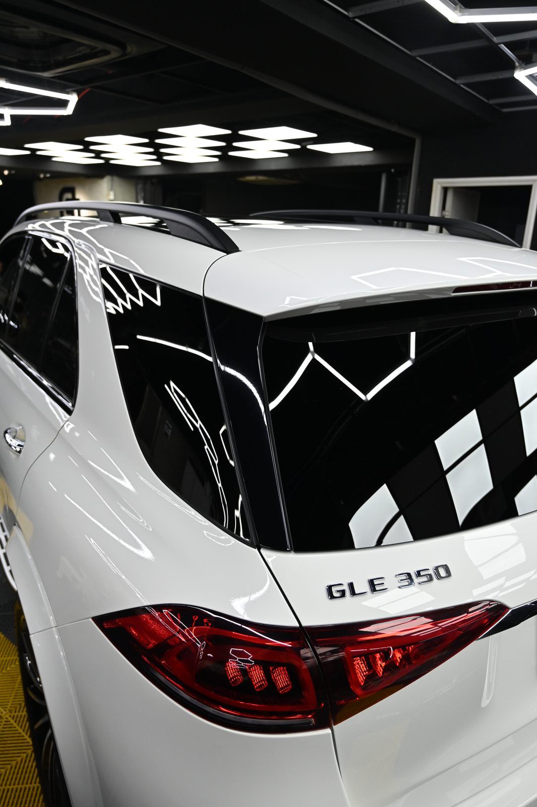Mercedes-Benz GLE 350 漆面鍍膜完工與細節實拍 第 6 張（共 7 張）——捷匠淡水旗艦店施工實錄