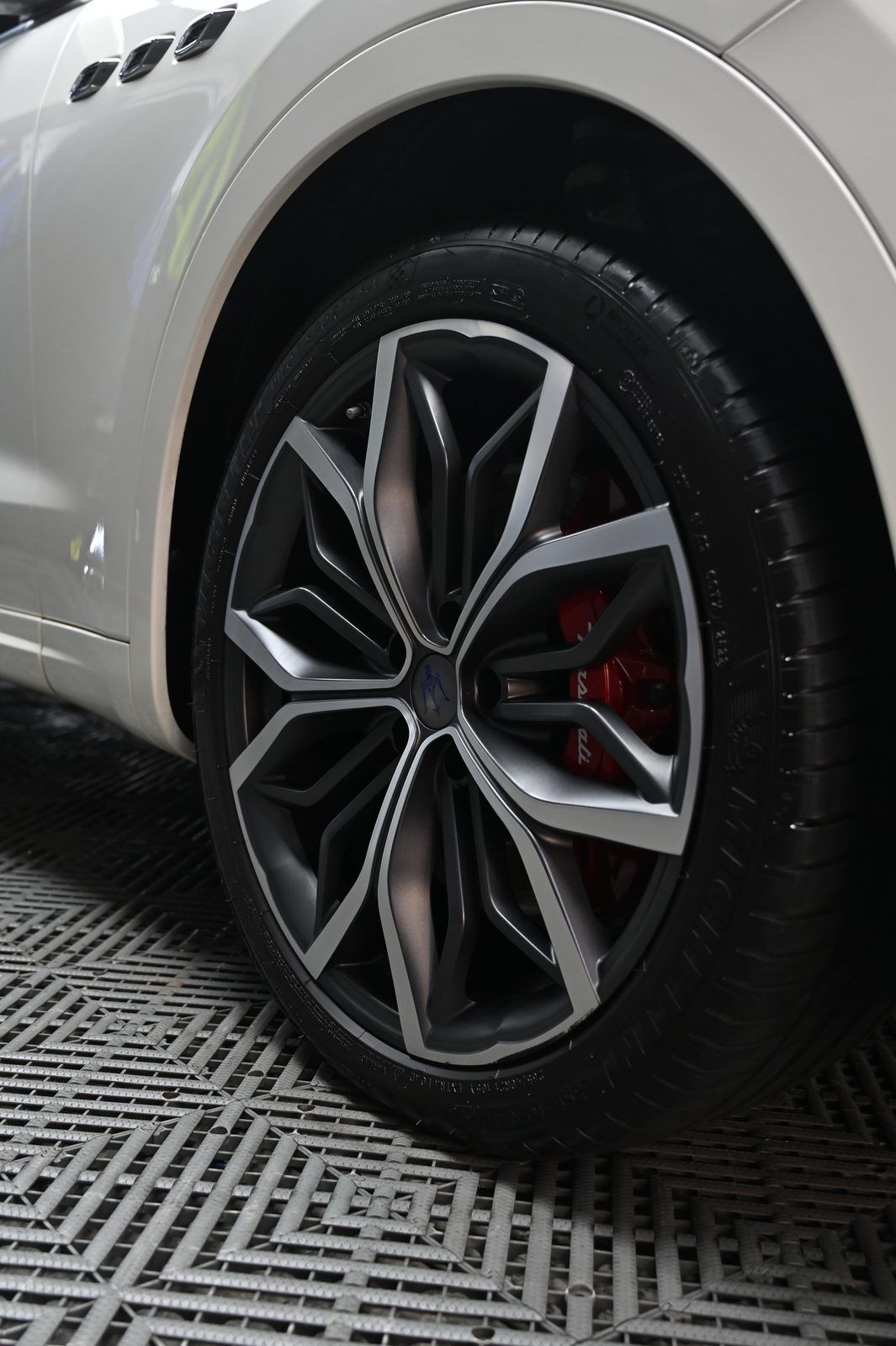 Maserati Levante 漆面鍍膜完工與細節實拍 第 5 張（共 7 張）——捷匠北投店施工實錄