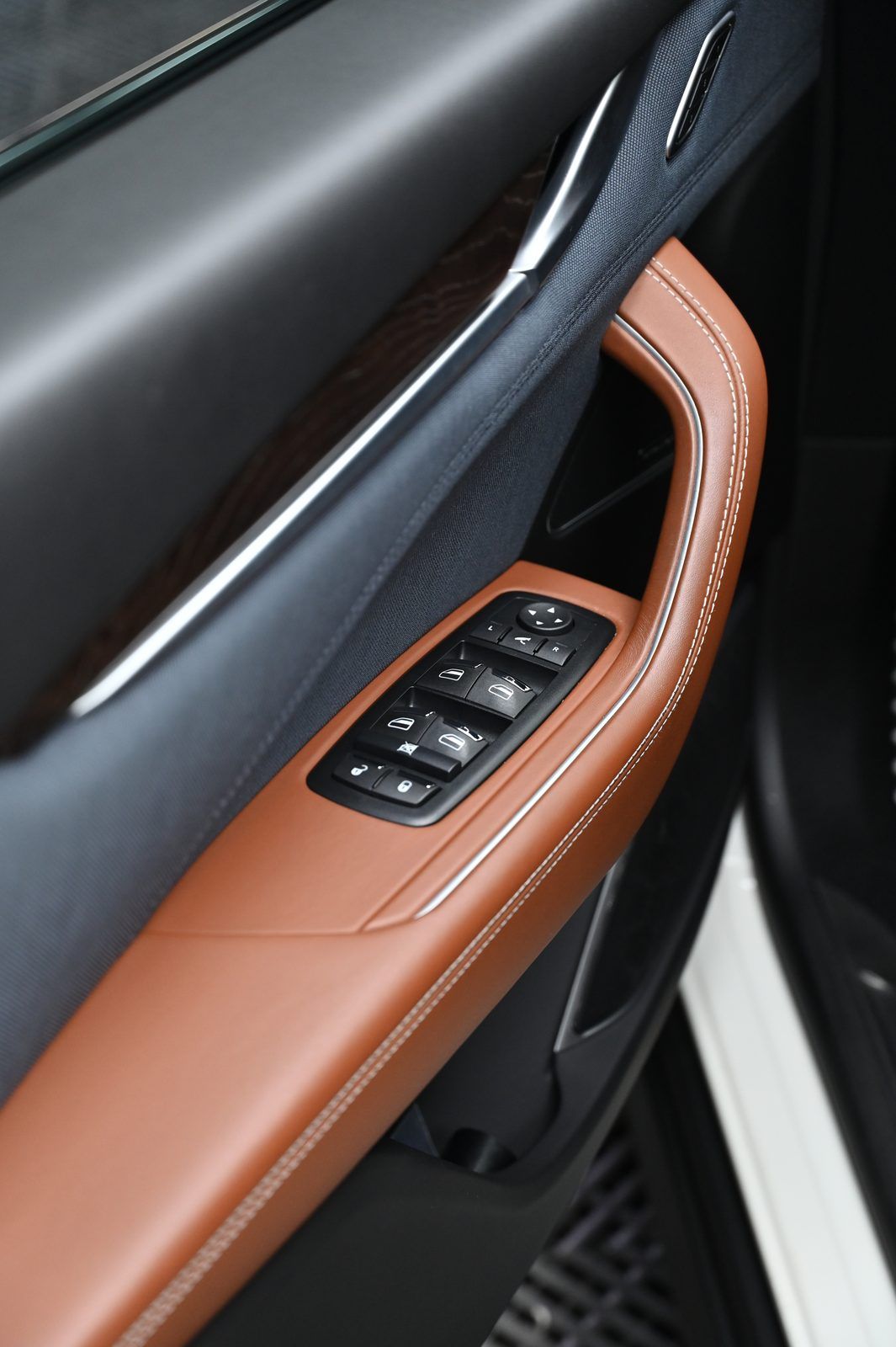 Maserati Levante 漆面鍍膜完工與細節實拍 第 6 張（共 7 張）——捷匠北投店施工實錄