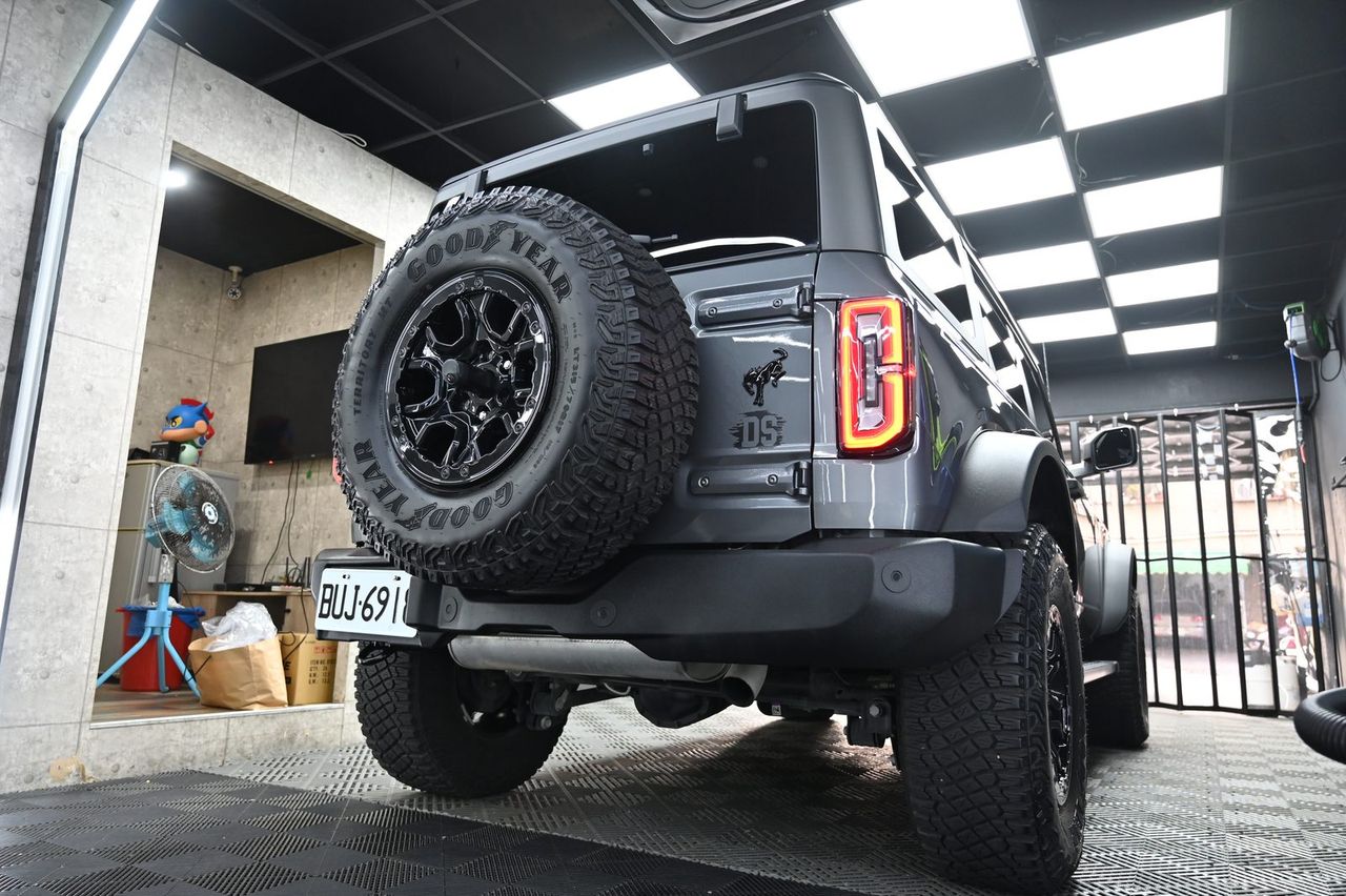 Ford Bronco 漆面鍍膜完工與細節實拍 第 1 張（共 7 張）——捷匠北投店施工實錄