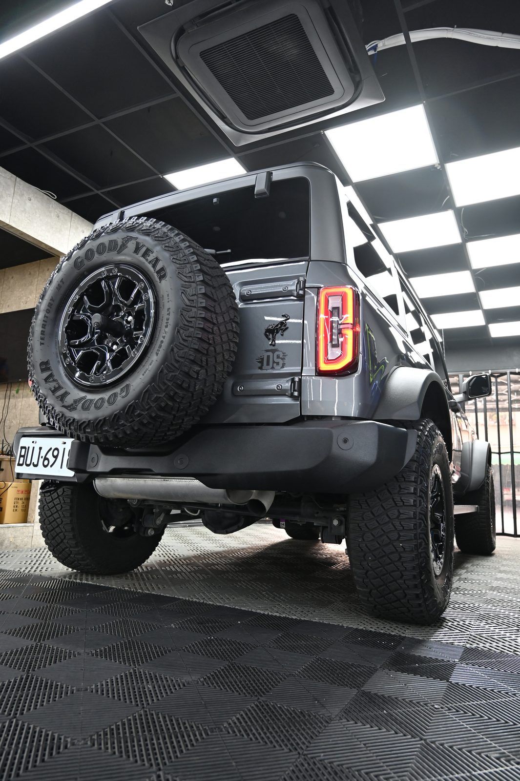 Ford Bronco 漆面鍍膜完工與細節實拍 第 4 張（共 7 張）——捷匠北投店施工實錄