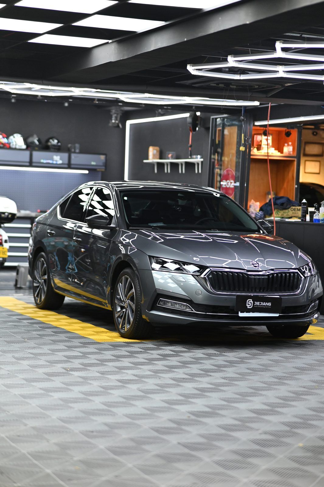 Skoda Octavia 漆面鍍膜完工與細節實拍 第 2 張（共 7 張）——捷匠施工實錄
