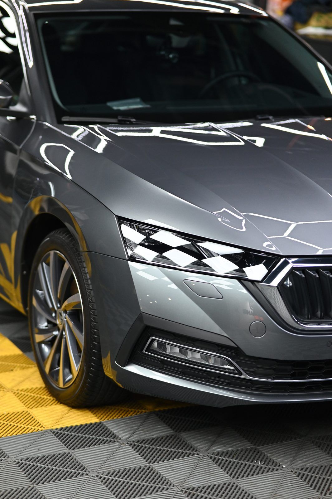 Skoda Octavia 漆面鍍膜完工與細節實拍 第 3 張（共 7 張）——捷匠施工實錄