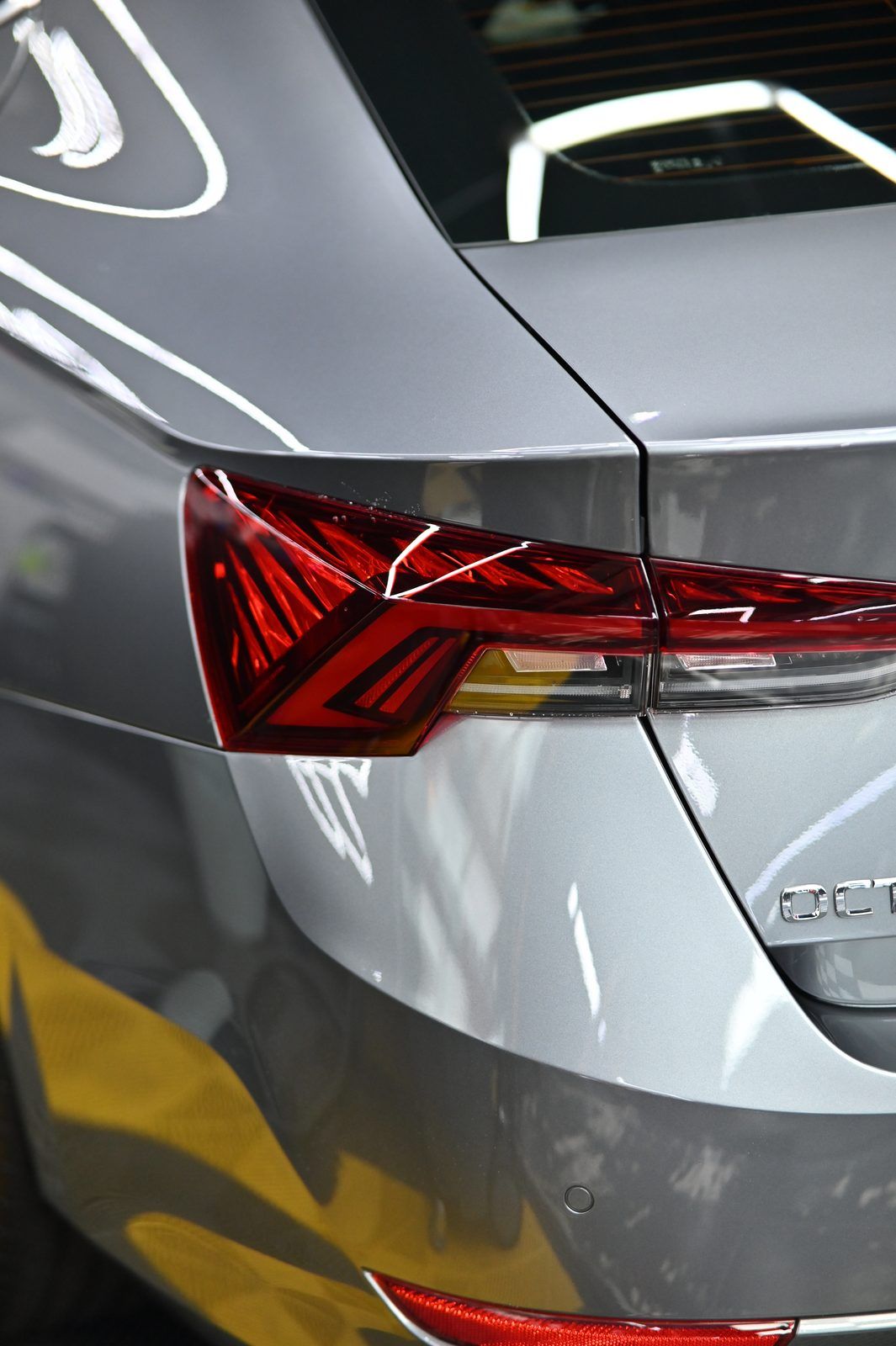 Skoda Octavia 漆面鍍膜完工與細節實拍 第 4 張（共 7 張）——捷匠施工實錄