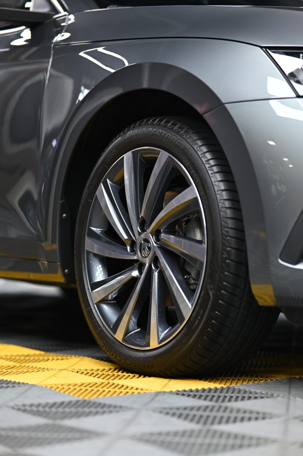 Skoda Octavia 漆面鍍膜完工與細節實拍 第 5 張（共 7 張）——捷匠施工實錄