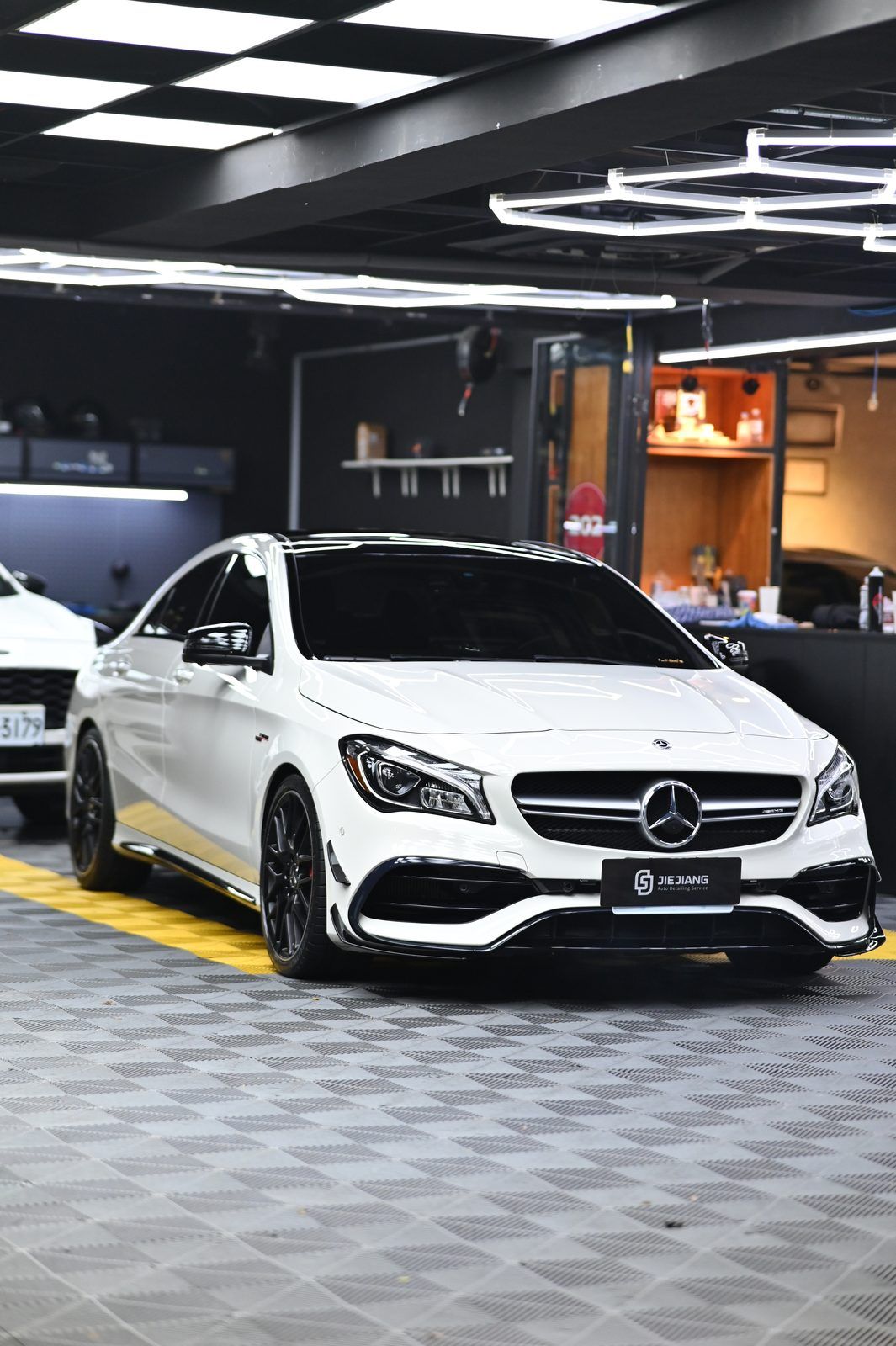 Mercedes-Benz CLA45 AMG 漆面鍍膜完工與細節實拍 第 2 張（共 7 張）——捷匠施工實錄