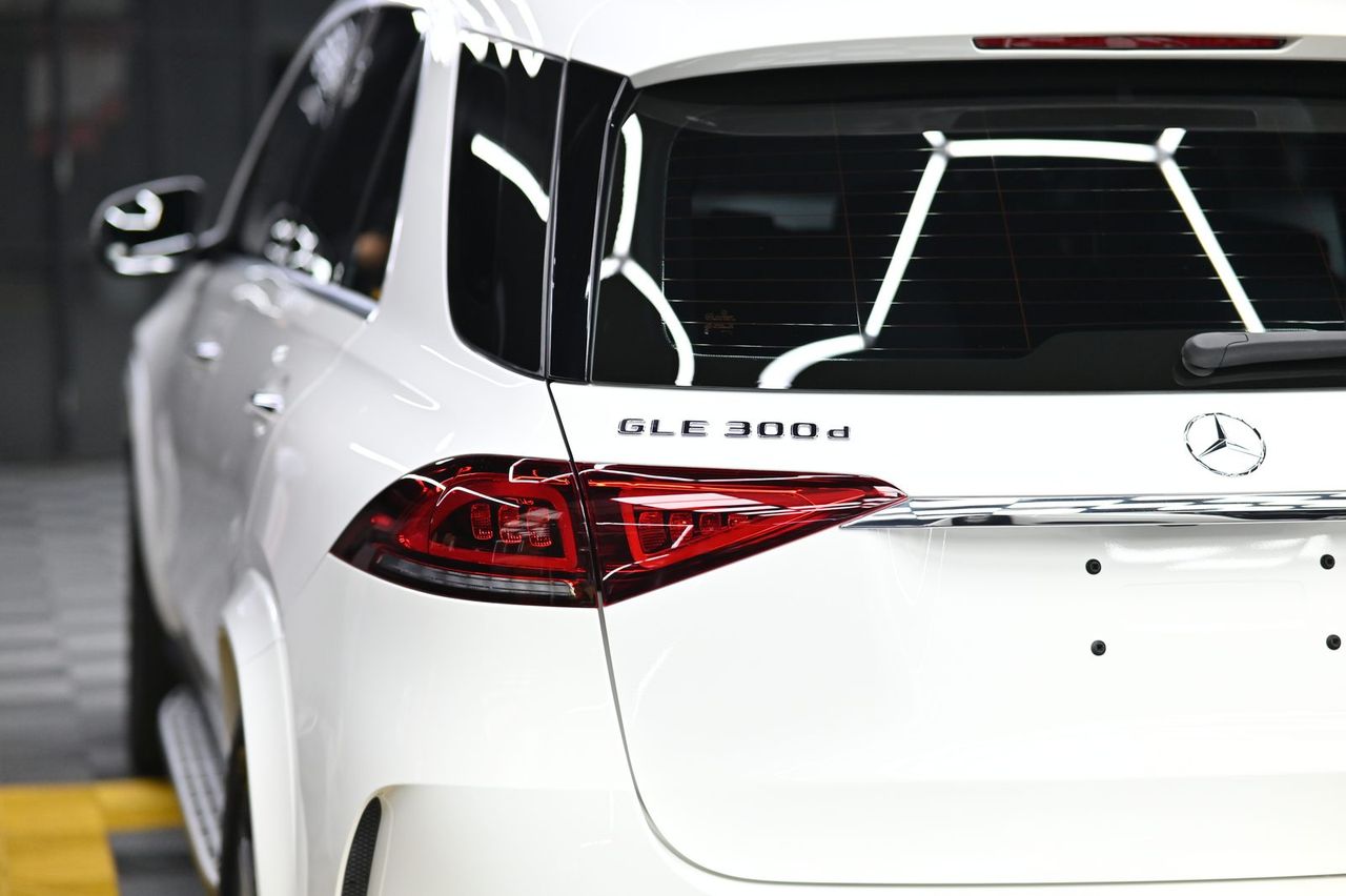 Mercedes-Benz GLE 300d 漆面鍍膜完工與細節實拍 第 2 張（共 7 張）——捷匠施工實錄