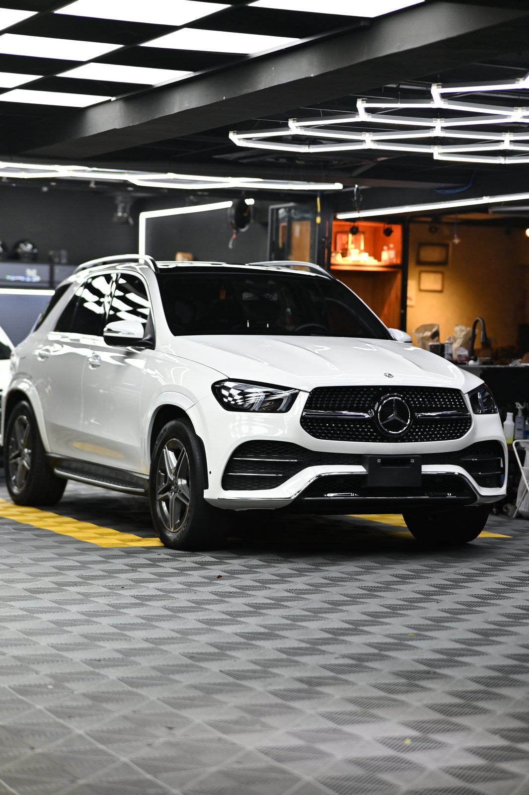 Mercedes-Benz GLE 300d 漆面鍍膜完工與細節實拍 第 3 張（共 7 張）——捷匠施工實錄