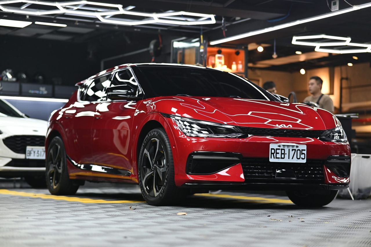 Kia EV6 漆面鍍膜完工與細節實拍 第 1 張（共 7 張）——捷匠淡水旗艦店施工實錄