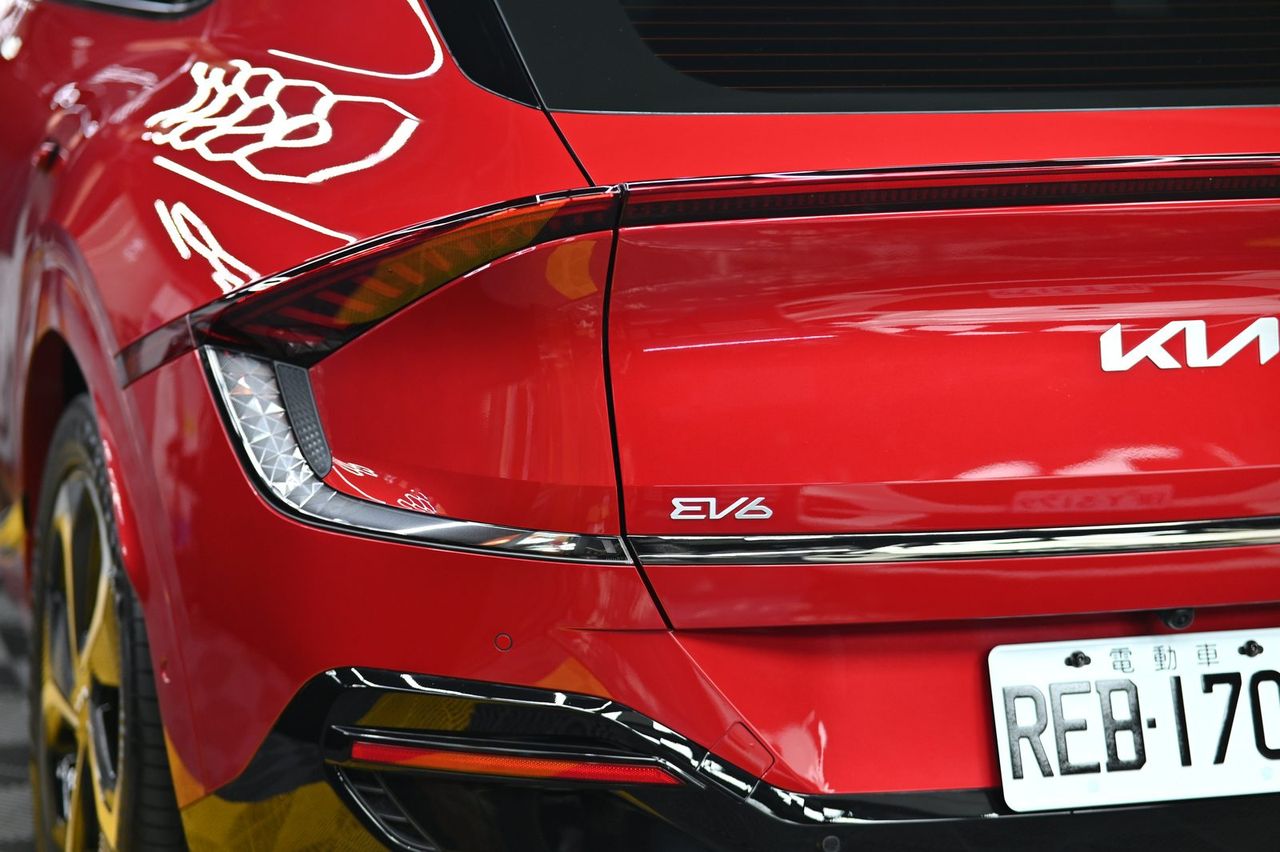 Kia EV6 漆面鍍膜完工與細節實拍 第 5 張（共 7 張）——捷匠淡水旗艦店施工實錄