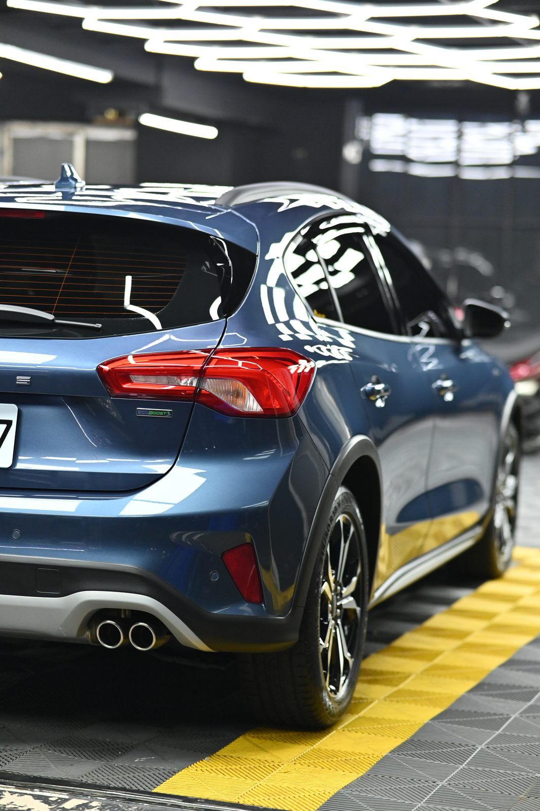 Ford Focus 漆面鍍膜完工與細節實拍 第 6 張（共 7 張）——捷匠淡水旗艦店施工實錄