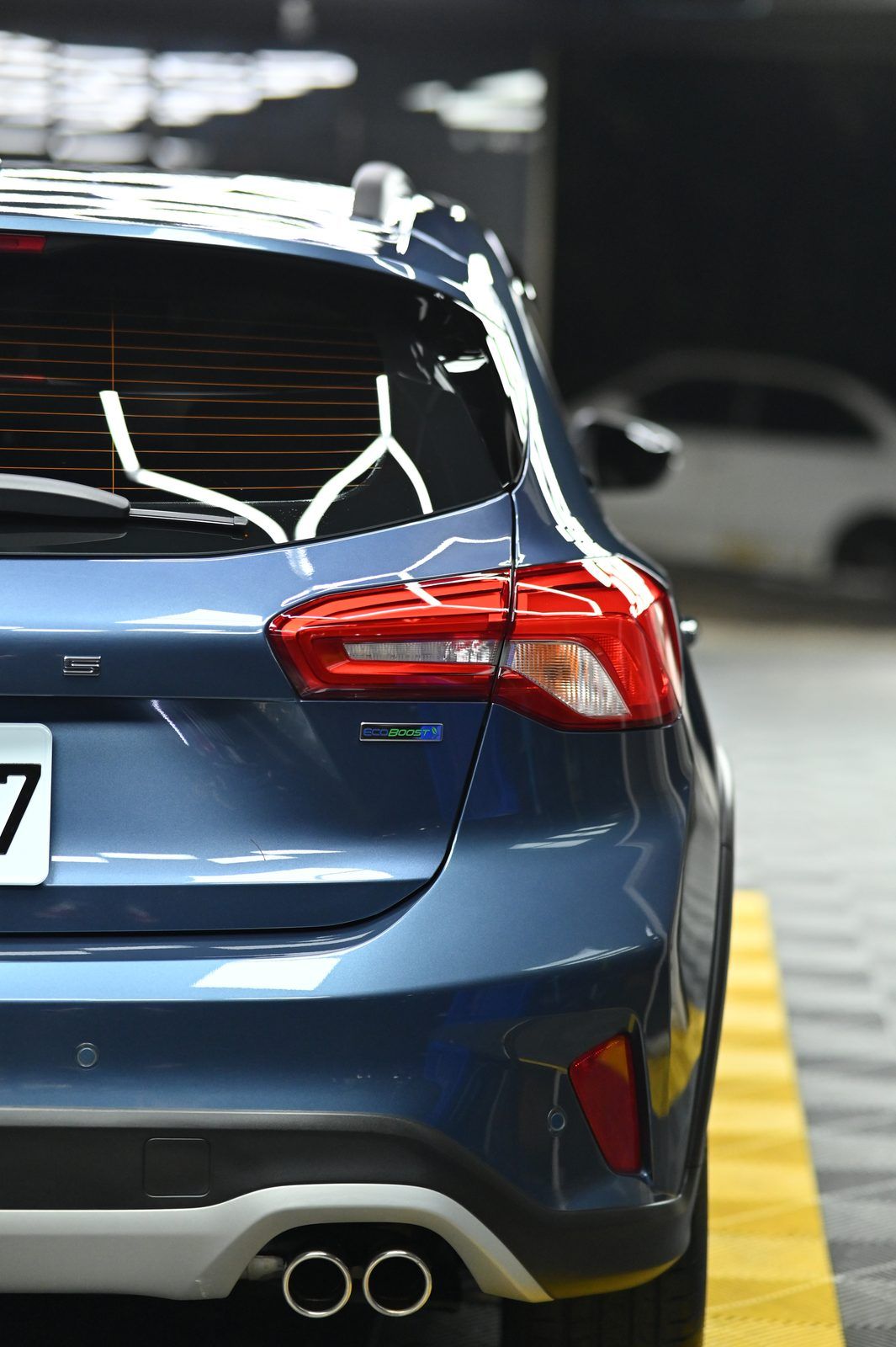 Ford Focus 漆面鍍膜完工與細節實拍 第 7 張（共 7 張）——捷匠淡水旗艦店施工實錄